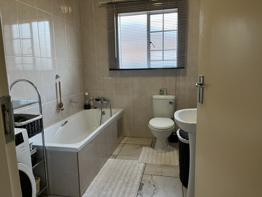 3 Bedroom Property for Sale in Waterval East North West